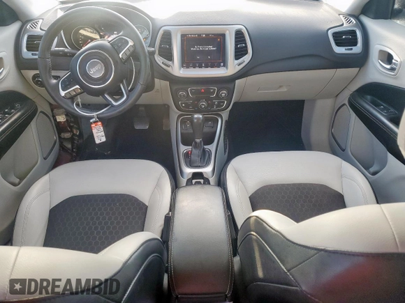 2018 Jeep Compass Latitude z VIN 3C4NJCBB6JT267988, wystawiony jako Copart lot #62398125 z przebiegiem 79 176 mil mil oraz Szkoda całkowita • Salvage title. Historia ofert i sprzedaży dostępna na DreamBid. Obrazek 8.