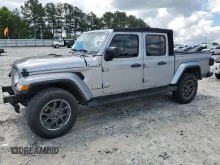 2020 Jeep Gladiator Overland z VIN 1C6HJTFG4LL180339, wystawiony jako Copart lot #55732565 z przebiegiem 118 185 mil mil oraz Szkoda całkowita • Salvage title. Historia ofert i sprzedaży dostępna na DreamBid. Obrazek 1.