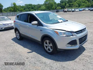 2014 Ford Escape SE z VIN 1FMCU9GX7EUC82707, wystawiony jako IAAI lot #42567827 z przebiegiem 122 529 mil mil oraz . Historia ofert i sprzedaży dostępna na DreamBid. Obrazek 1.