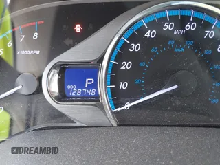 2012 Toyota Sienna XLE AAS z VIN 5TDYK3DCXCS278442, wystawiony jako IAAI lot #42228620 z przebiegiem 128 748 mil mil oraz . Historia ofert i sprzedaży dostępna na DreamBid. Obrazek 15.