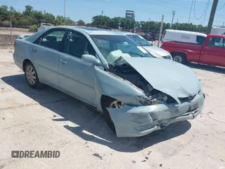 2002 Toyota Camry XLE z VIN 4T1BF32K62U531444, wystawiony jako IAAI lot #41902922 z przebiegiem 227 887 mil mil oraz . Historia ofert i sprzedaży dostępna na DreamBid. Obrazek 1.