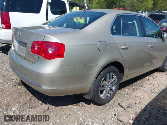2006 Volkswagen Jetta Sedan 2.5L with VIN 3VWSG71K46M798471, listed as a IAAI auction lot 41982917 with 32,389 mi miles. Bid and sale history available at carsss.com. Image 4.