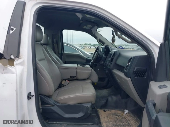 2019 Ford F-150 XL with VIN 1FTMF1CB3KKE09569, listed as a IAAI auction lot 41524540 with 70,364 mi miles. Bid and sale history available at carsss.com. Image 5.