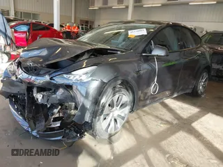 2021 Tesla Model Y Long Range with VIN 5YJYGDEE2MF087871, listed as a IAAI auction lot 41370004 with 85,757 mi miles. Bid and sale history available at carsss.com. Image 2.