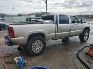 2005 GMC Sierra 2500HD SLE z VIN 1GTHK232X5F963644, wystawiony jako Copart lot #88040265 z przebiegiem 196 924 mil mil oraz Nie do naprawy • Non repairable. Historia ofert i sprzedaży dostępna na DreamBid. Obrazek 3.