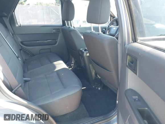 2012 Ford Escape XLT z VIN 1FMCU9DG7CKB28270, wystawiony jako IAAI lot #42607520 z przebiegiem 129 758 mil mil oraz . Historia ofert i sprzedaży dostępna na DreamBid. Obrazek 8.