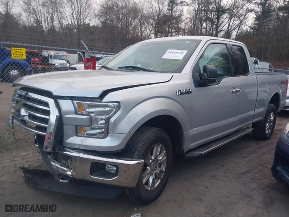 2015 Ford F-150 XLT with VIN 1FTFX1EF8FFC65652, listed as a IAAI auction lot 41263630 with 1 mi miles. Bid and sale history available at carsss.com. Image 2.