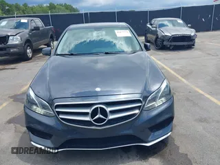 2016 Mercedes-Benz E 350 Sport z VIN WDDHF5KB5GB201488, wystawiony jako IAAI lot #42477574 z przebiegiem 107 279 mil mil oraz . Historia ofert i sprzedaży dostępna na DreamBid. Obrazek 12.