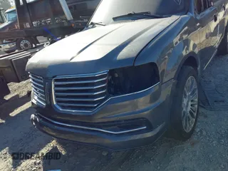 2015 Lincoln Navigator z VIN 5LMJJ3JT3FEJ09214, wystawiony jako IAAI lot #41682213 z przebiegiem 133 997 mil mil oraz . Historia ofert i sprzedaży dostępna na DreamBid. Obrazek 17.