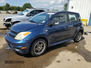 2006 Scion xA z VIN JTKKT624460146308, wystawiony jako Copart lot #72235754 z przebiegiem 196 789 mil mil oraz Szkody całkowita. Historia ofert i sprzedaży dostępna na DreamBid. Obrazek 1.