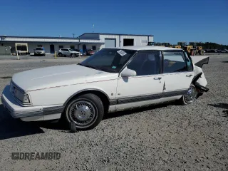 1990 Oldsmobile 88 z VIN 1G3HY54C6LH364636, wystawiony jako Copart lot #77955334 z przebiegiem 198 874 mil mil oraz Szkoda całkowita • Salvage title. Historia ofert i sprzedaży dostępna na DreamBid. Obrazek 1.