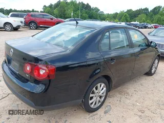 2010 Volkswagen Jetta Limited Edition z VIN 3VWRX7AJ6AM141816, wystawiony jako IAAI lot #42485993 z przebiegiem 232 329 mil mil oraz . Historia ofert i sprzedaży dostępna na DreamBid. Obrazek 4.