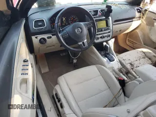 2014 Volkswagen Eos Sport z VIN WVWBW8AH9EV002933, wystawiony jako Copart lot #56212705 z przebiegiem 142 117 mil mil oraz Szkoda całkowita • Salvage title. Historia ofert i sprzedaży dostępna na DreamBid. Obrazek 8.