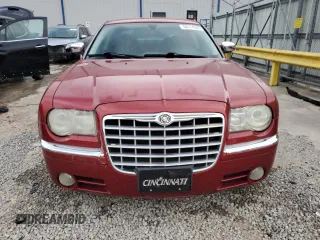 2008 Chrysler 300 C Hemi z VIN 2C3KA63H98H140585, wystawiony jako Copart lot #56714545 z przebiegiem 106 550 mil mil oraz Nie do naprawy • Non repairable. Historia ofert i sprzedaży dostępna na DreamBid. Obrazek 5.