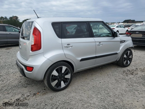 2013 Kia Soul with VIN KNDJT2A58D7760384, listed as a Copart auction lot 82323404 with 68,819 mi miles and Salvage Title. Bid and sale history available at carsss.com. Image 3.