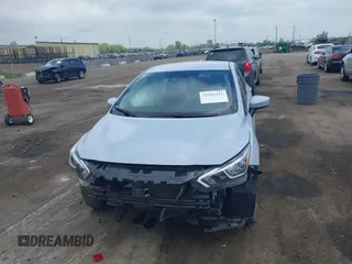 2024 Nissan Versa SV z VIN 3N1CN8EV1RL877066, wystawiony jako IAAI lot #42263312 z przebiegiem 6 081 mil mil oraz . Historia ofert i sprzedaży dostępna na DreamBid. Obrazek 12.