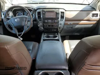 2017 Nissan Titan SV z VIN 1N6AA1E54HN512447, wystawiony jako Copart lot #56543875 z przebiegiem 119 426 mil mil oraz Czysty tytuł • Clean title. Historia ofert i sprzedaży dostępna na DreamBid. Obrazek 8.