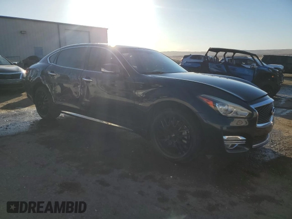 2015 Infiniti Q70 z VIN JN1BY1PR6FM830997, wystawiony jako Copart lot #41895875 z przebiegiem 203 061 mil mil oraz Szkoda całkowita • Salvage title. Historia ofert i sprzedaży dostępna na DreamBid. Obrazek 4.
