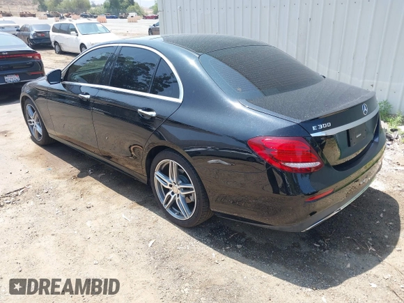 2017 Mercedes-Benz E 300 Luxury z VIN WDDZF4KB7HA217326, wystawiony jako IAAI lot #42444259 z przebiegiem 89 335 mil mil oraz . Historia ofert i sprzedaży dostępna na DreamBid. Obrazek 3.