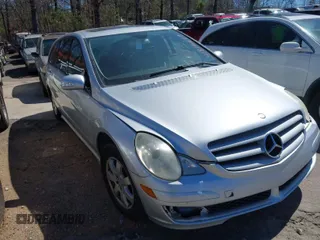2006 Mercedes-Benz R-Class 3.5L with VIN 4JGCB65E96A023581, listed as a IAAI auction lot 41810677 with 146,769 mi miles. Bid and sale history available at carsss.com. Image 1.