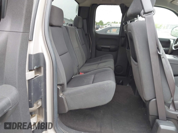 2009 GMC Sierra 2500HD SLE z VIN 1GTHK59K59E136509, wystawiony jako IAAI lot #42308626 z przebiegiem 127 256 mil mil oraz . Historia ofert i sprzedaży dostępna na DreamBid. Obrazek 8.