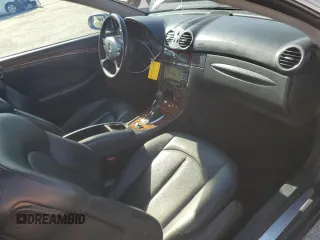 2008 Mercedes-Benz CLK 350 z VIN WDBTK56F68F249166, wystawiony jako Copart lot #57809815 z przebiegiem 163 167 mil mil oraz Szkoda całkowita • Salvage title. Historia ofert i sprzedaży dostępna na DreamBid. Obrazek 8.