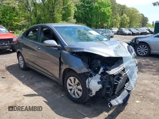 2017 Hyundai Accent SE z VIN KMHCT4AE9HU286727, wystawiony jako IAAI lot #42240306 z przebiegiem 35 810 mil mil oraz . Historia ofert i sprzedaży dostępna na DreamBid. Obrazek 1.