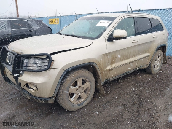 2011 Jeep Grand Cherokee Laredo with VIN 1J4RR4GG9BC563065, listed as a IAAI auction lot 41798136 with 192,149 mi miles. Bid and sale history available at carsss.com. Image 17.