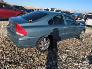 2005 Volvo S60 with VIN YV1RS592652436053, listed as a Copart auction lot 43177585 with 155,537 mi miles and Salvage Title. Bid and sale history available at carsss.com. Image 3.