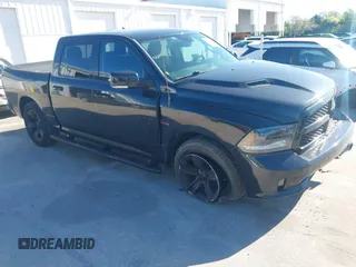 2015 Ram 1500 Sport z VIN 1C6RR6MT3FS703343, wystawiony jako IAAI lot #41818749 z przebiegiem 107 823 mil mil oraz . Historia ofert i sprzedaży dostępna na DreamBid. Obrazek 1.