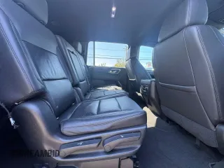 2021 Chevrolet Suburban LT z VIN 1GNSCCKD2MR303016, wystawiony jako Copart lot #57201425 z przebiegiem 244 286 mil mil oraz Czysty tytuł • Clean title. Historia ofert i sprzedaży dostępna na DreamBid. Obrazek 6.