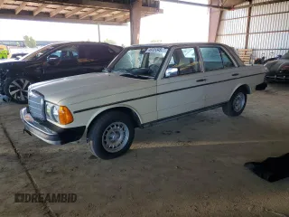 1984 Mercedes-Benz 300 D с VIN WDBAB33A3EA056616, выставлен на аукционе Copart как лот 49701345 с пробегом 119 935 миль миль и Чистый • Clean title. История ставок и продаж доступна на DreamBid. Изображение 1.
