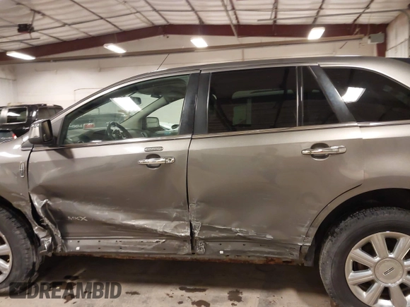 2009 Lincoln MKX with VIN 2LMDU88C79BJ11515, listed as a IAAI auction lot 41927989 with 167,273 mi miles and . Bid and sale history available at DreamBid. Image 15.