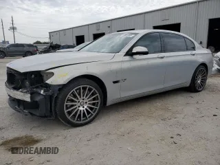 2015 BMW 7 Series 750Li z VIN WBAYE8C56FD781213, wystawiony jako Copart lot #55843955 z przebiegiem 63 899 mil mil oraz Szkoda całkowita • Salvage title. Historia ofert i sprzedaży dostępna na DreamBid. Obrazek 1.