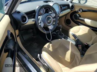 2008 MINI Hardtop z VIN WMWMF33528TT60290, wystawiony jako Copart lot #57363895 z przebiegiem 77 814 mil mil oraz Czysty tytuł • Clean title. Historia ofert i sprzedaży dostępna na DreamBid. Obrazek 8.