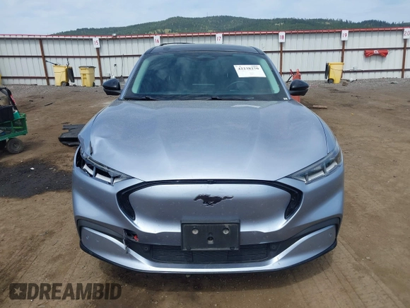 2022 Ford Mustang Mach-E Premium z VIN 3FMTK3SS7NMA02299, wystawiony jako IAAI lot #42238270 z przebiegiem 50 996 mil mil oraz . Historia ofert i sprzedaży dostępna na DreamBid. Obrazek 12.