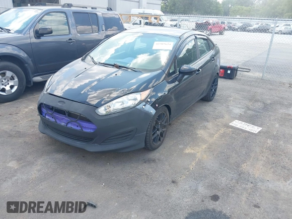 2018 Ford Fiesta S z VIN 3FADP4AJ0JM131607, wystawiony jako IAAI lot #42707624 z przebiegiem 109 815 mil mil oraz . Historia ofert i sprzedaży dostępna na DreamBid. Obrazek 2.