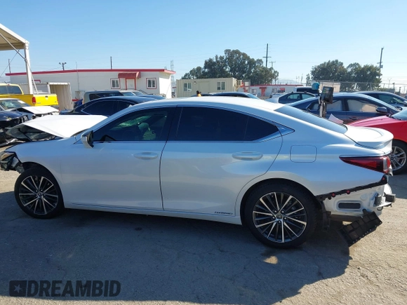 2022 Lexus ES 300h z VIN 58ADA1C19NU024116, wystawiony jako IAAI lot #41630532 z przebiegiem 22 141 mil mil oraz . Historia ofert i sprzedaży dostępna na DreamBid. Obrazek 15.