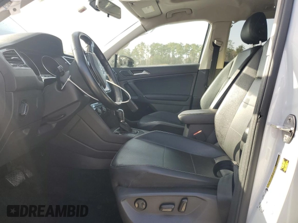 2018 Volkswagen Tiguan SEL with VIN 3VV3B7AX0JM014461, listed as a Copart auction lot 49785725 with 124,868 mi miles and Salvage Title. Bid and sale history available at DreamBid. Image 7.