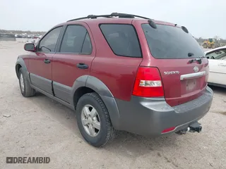 2007 Kia Sorento EX with VIN KNDJD736975698669, listed as a IAAI auction lot 41781263 with 154,170 mi miles. Bid and sale history available at carsss.com. Image 3.