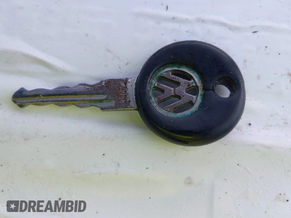 1991 Volkswagen Jetta z VIN 3VWRB21G1MM017401, wystawiony jako IAAI lot #41018295 z przebiegiem 206 316 mil mil oraz . Historia ofert i sprzedaży dostępna na DreamBid. Obrazek 11.