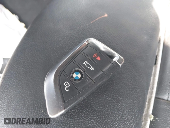 2020 BMW 3 Series 330i xDrive with VIN 3MW5R7J09L8B40736, listed as a IAAI auction lot 40337647 with 1 mi miles. Bid and sale history available at carsss.com. Image 11.