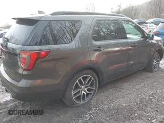 2016 Ford Explorer Sport z VIN 1FM5K8GT6GGC83628, wystawiony jako IAAI lot #41546631 z przebiegiem 85 712 mil mil oraz . Historia ofert i sprzedaży dostępna na DreamBid. Obrazek 4.