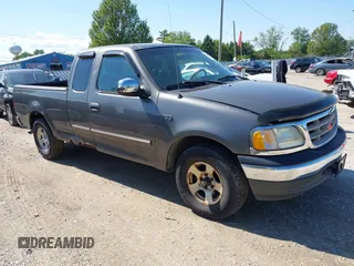 2002 Ford F-150 XL z VIN 2FTRX17262CA42006, wystawiony jako IAAI lot #42344192 z przebiegiem 165 169 mil mil oraz . Historia ofert i sprzedaży dostępna na DreamBid. Obrazek 1.