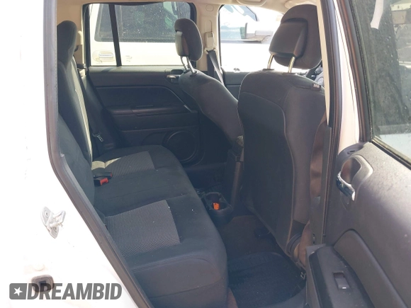 2014 Jeep Compass Altitude with VIN 1C4NJCBA0ED545173, listed as a IAAI auction lot 41924640 with 189,251 mi miles. Bid and sale history available at carsss.com. Image 8.