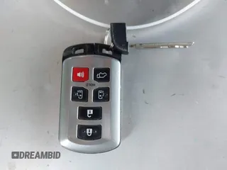 2015 Toyota Sienna XLE с VIN 5TDYK3DC0FS542529, выставлен на аукционе IAAI как лот 42359363 с пробегом 91 928 миль миль и . История ставок и продаж доступна на DreamBid. Изображение 11.