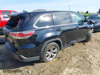2015 Toyota Highlander LE with VIN 5TDBKRFH1FS125261, listed as a IAAI auction lot 41911183 with 1 mi miles. Bid and sale history available at carsss.com. Image 4.
