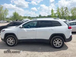 2015 Jeep Cherokee Latitude z VIN 1C4PJMCS3FW557734, wystawiony jako IAAI lot #42273937 z przebiegiem 168 828 mil mil oraz . Historia ofert i sprzedaży dostępna na DreamBid. Obrazek 14.