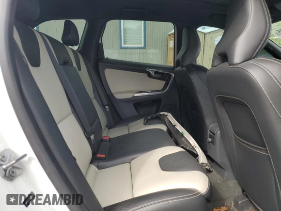 2015 Volvo XC60 T6 Platinum с VIN YV4902RM5F2701166, выставлен на аукционе Copart как лот 57146735 с пробегом 156 235 миль миль и Списание • Salvage title. История ставок и продаж доступна на DreamBid. Изображение 11.
