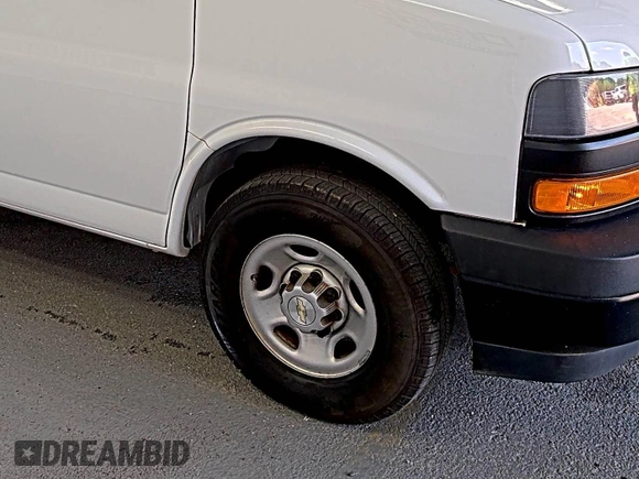 2020 Chevrolet Express Cargo z VIN 1GCWGAFG9L1253235, wystawiony jako IAAI lot #42580142 z przebiegiem 77 857 mil mil oraz . Historia ofert i sprzedaży dostępna na DreamBid. Obrazek 15.